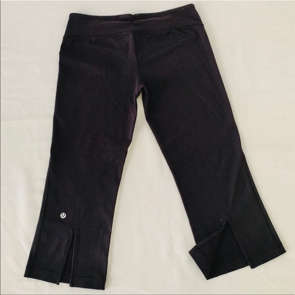 Lululemon Capri crop leggings Tadasana with back slit Sz 8 black - Picture 10 of 16